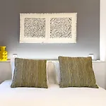 Olarias 2 Bedroom Perfect To Share Near The Castle Lägenhet