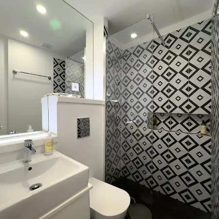 Olarias 2 Bedroom Perfect To Share Near The Castle ליסבון