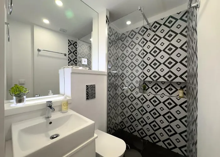 Olarias 2 Bedroom Perfect To Share Near The Castle 아파트